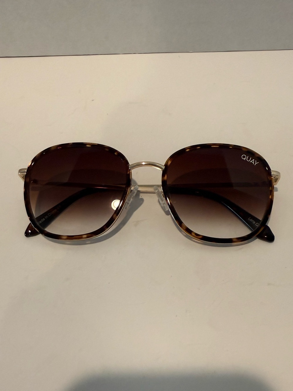 Quay Oversized Tortoise Gold Round Sunglasses JEZABELL INLAY 126 Womens